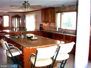 910 Davis Road Barrington, NJ 08007 - Photo 5 of 6 Kitchen