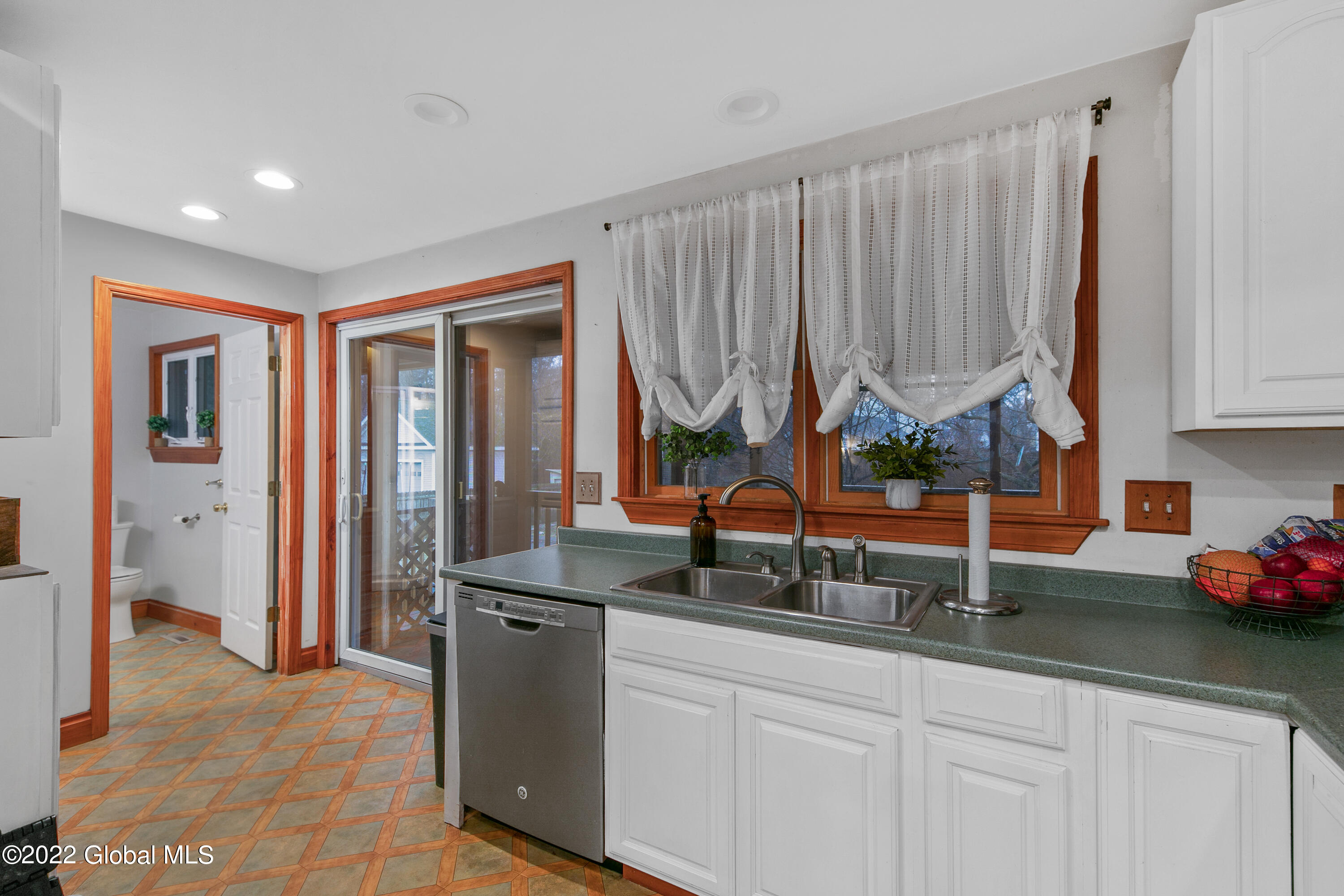 979 Balltown Road Niskayuna, NY 12309 - Photo 10 of 18 1 (13)