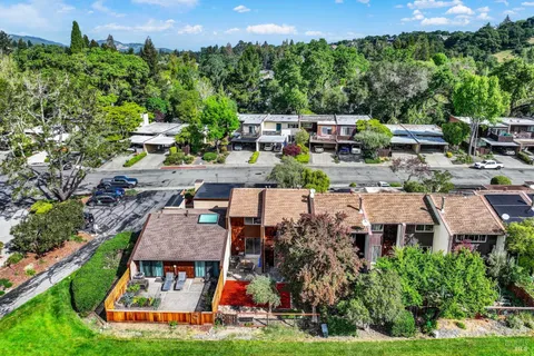 $598,000 | 3161 Valley Green Lane, Napa, CA 94558