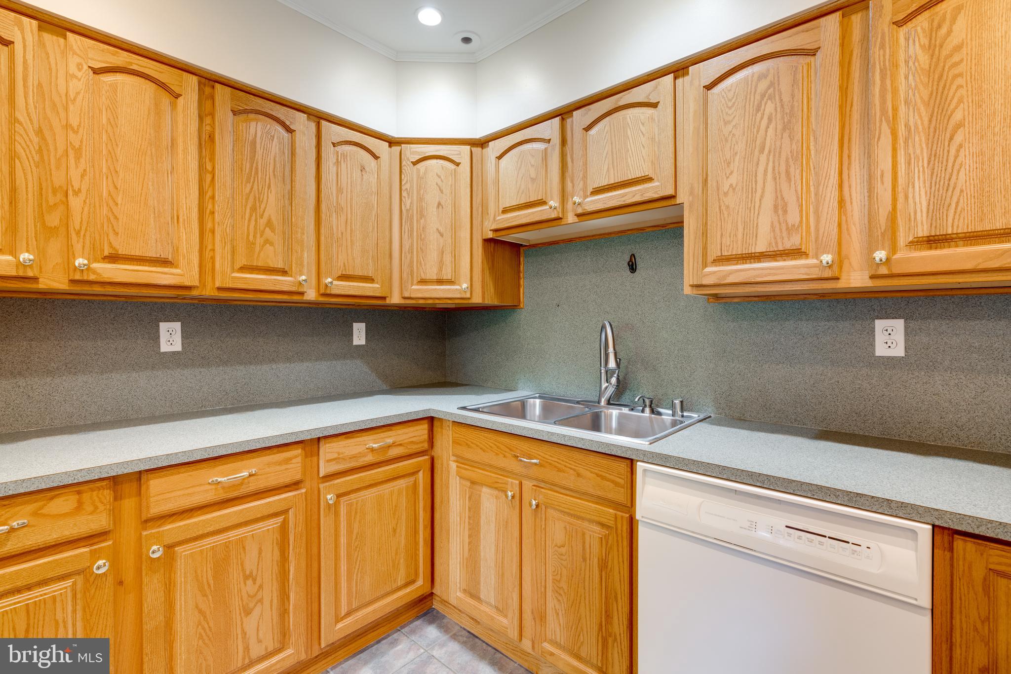 5806 Craig Street Springfield, VA 22150 - Photo 8 of 30 Gallery Image 8