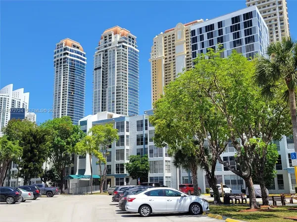 $2,400 | 17620 Atlantic Boulevard, Unit 311, Sunny Isles Beach, FL 33160