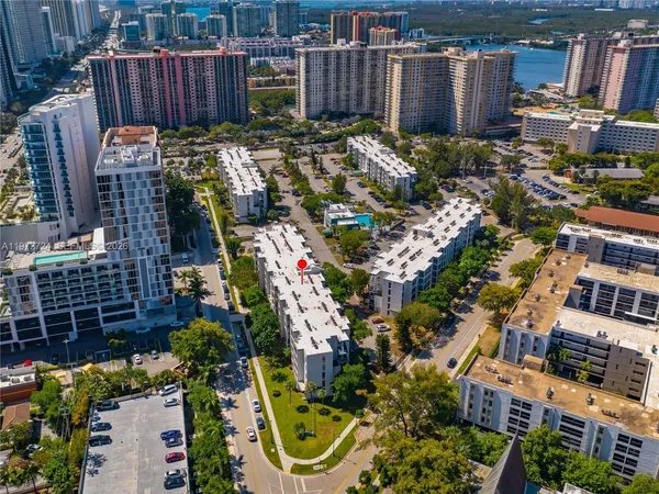 $2,400 | 17620 Atlantic Boulevard, Unit 311, Sunny Isles Beach, FL 33160