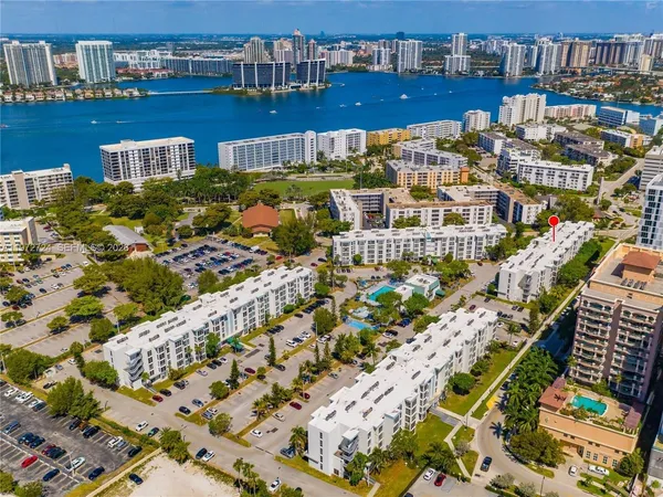 $2,400 | 17620 Atlantic Boulevard, Unit 311, Sunny Isles Beach, FL 33160