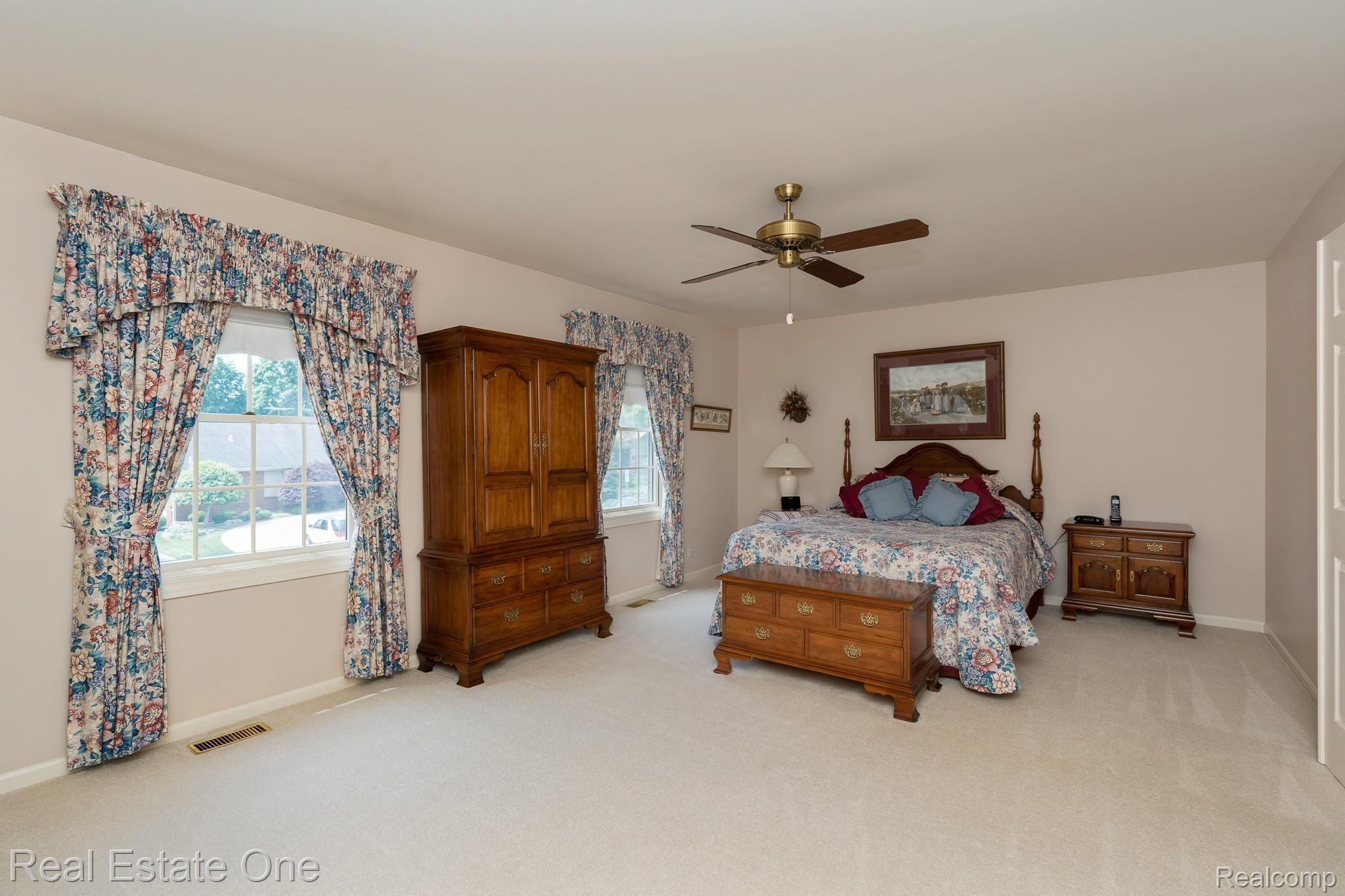 1362 Oakrock Lane Rochester, MI 48309 - Photo 16 of 31 Large Owner's Suite with double windows and walk-in closet.jpg