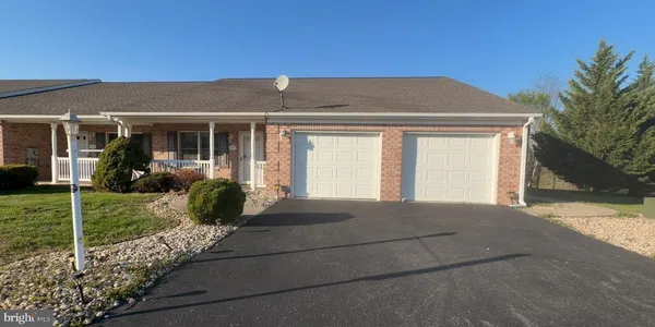 a view of house with backyard