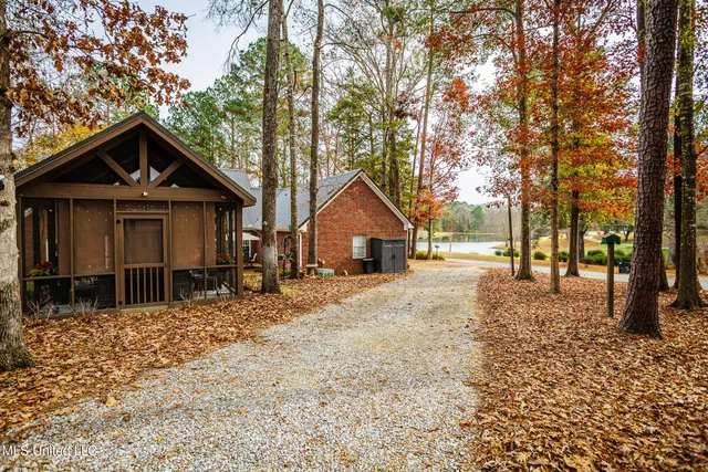 $399,900 | 101 Jolisabi Road, Mendenhall, MS 39114