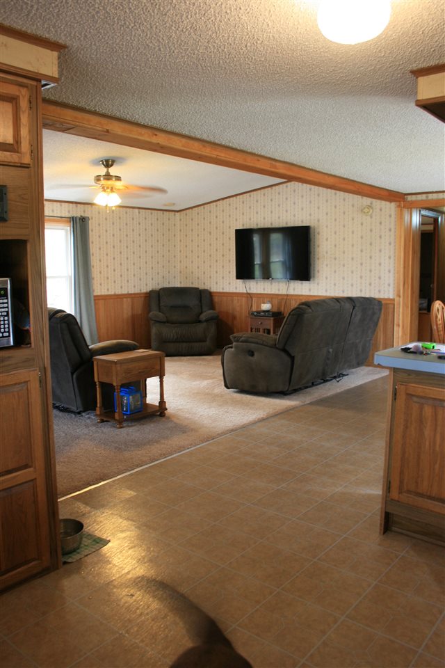 238 Middle Road Deerfield, NH 03037 - Photo 4 of 23