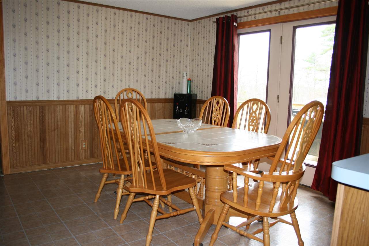 238 Middle Road Deerfield, NH 03037 - Photo 5 of 23