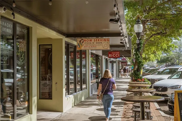 $900,000 | 512 Laurel Park Drive, Sarasota, FL 34236