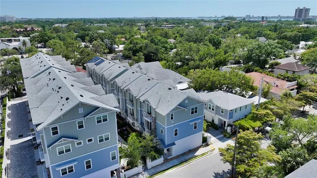 $900,000 | 512 Laurel Park Drive, Sarasota, FL 34236