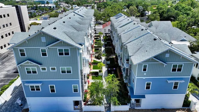 $900,000 | 512 Laurel Park Drive, Sarasota, FL 34236