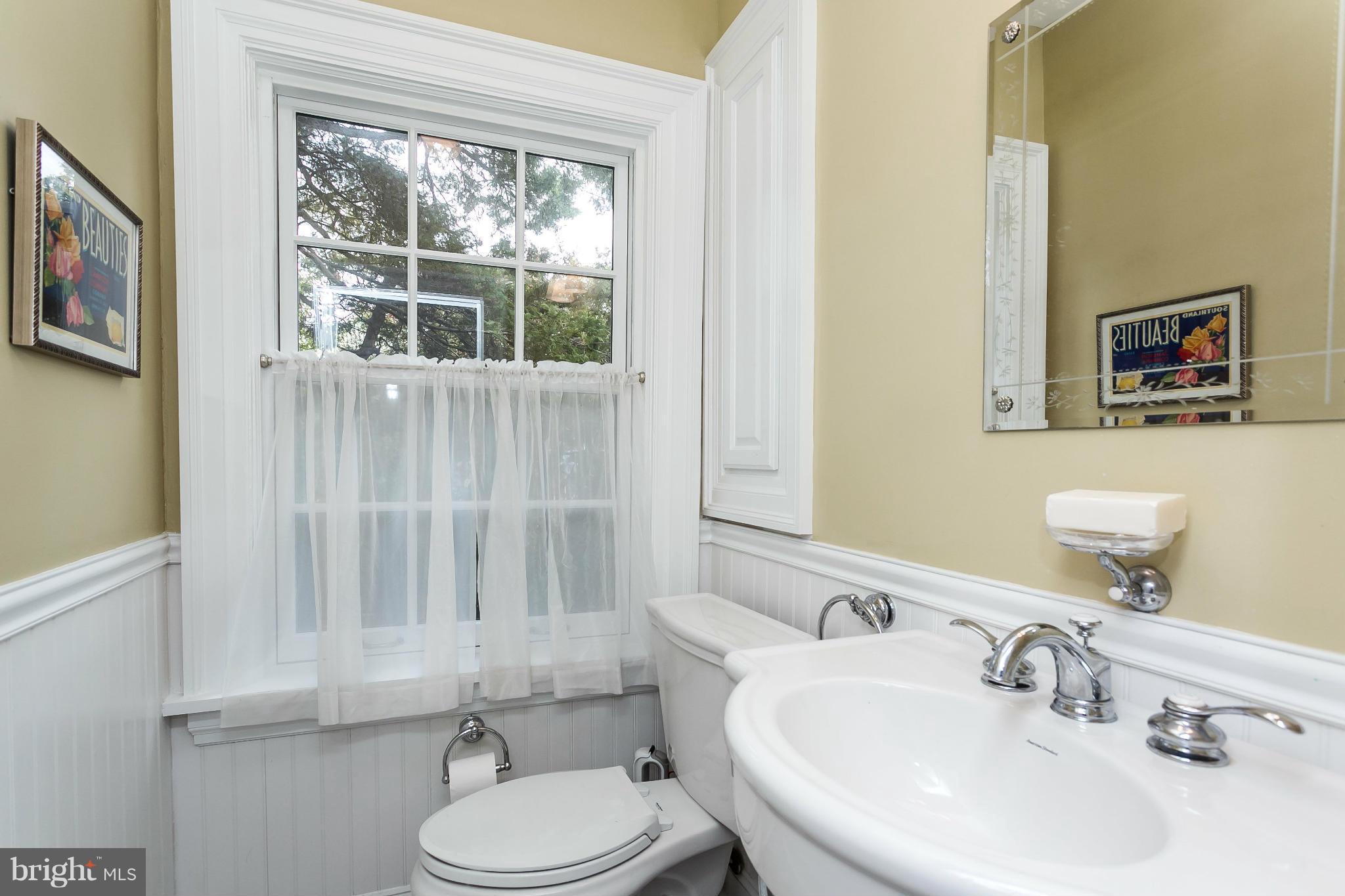 5 East Highfield Road Baltimore, MD 21218 - Photo 13 of 30 Bath
