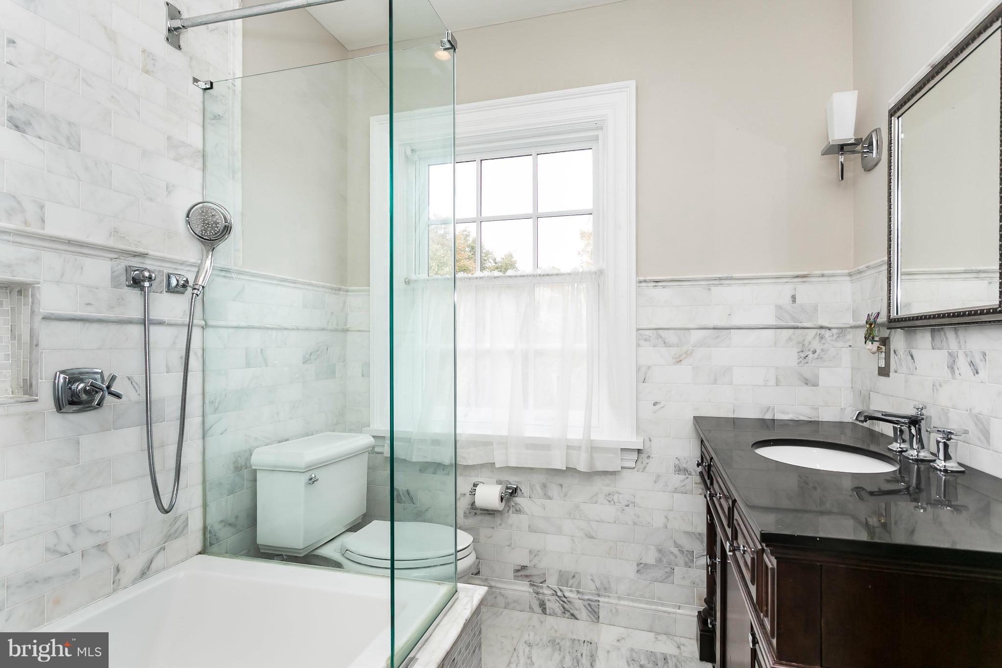 5 East Highfield Road Baltimore, MD 21218 - Photo 22 of 30 Bath