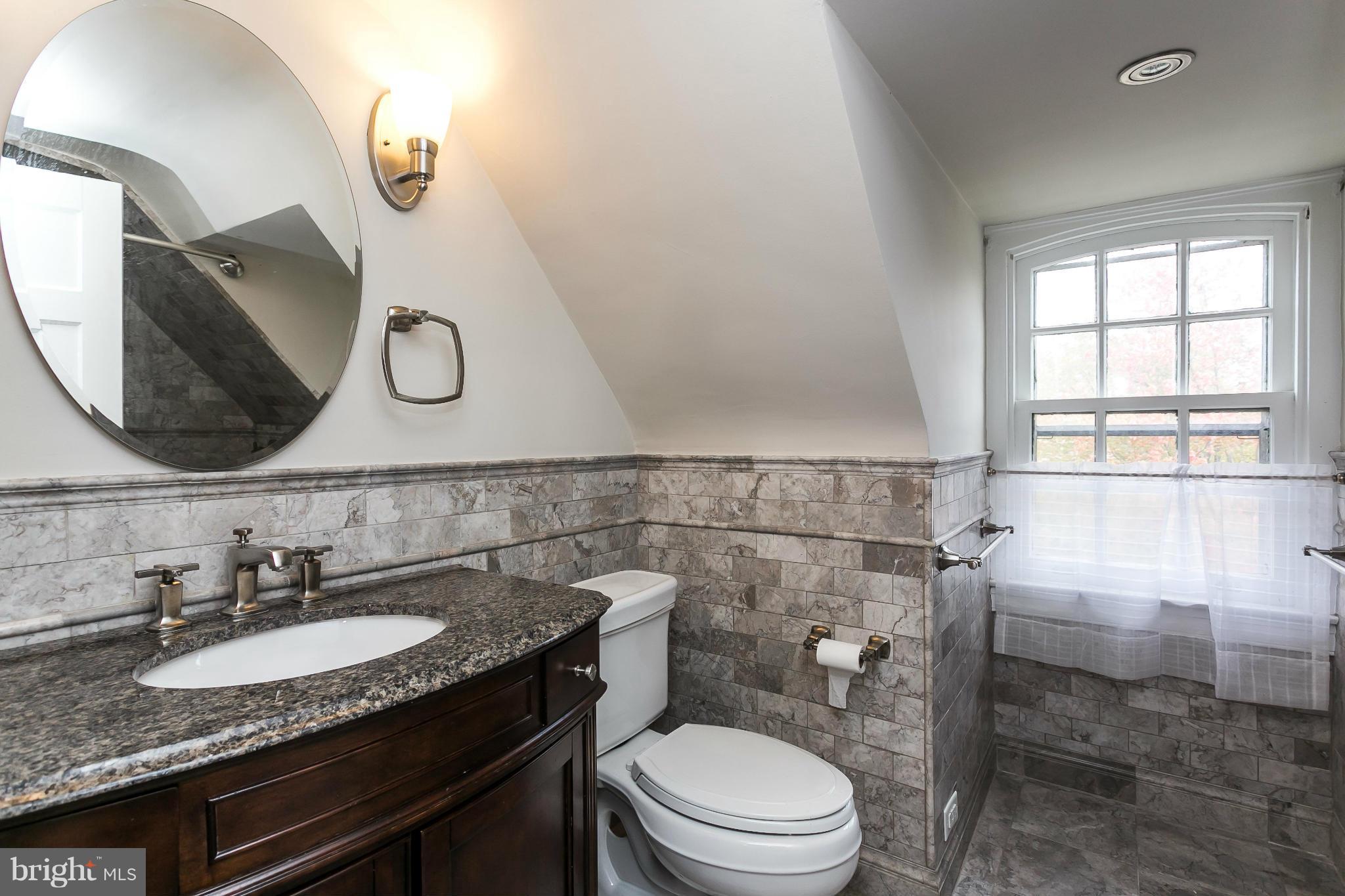 5 East Highfield Road Baltimore, MD 21218 - Photo 25 of 30 Bath