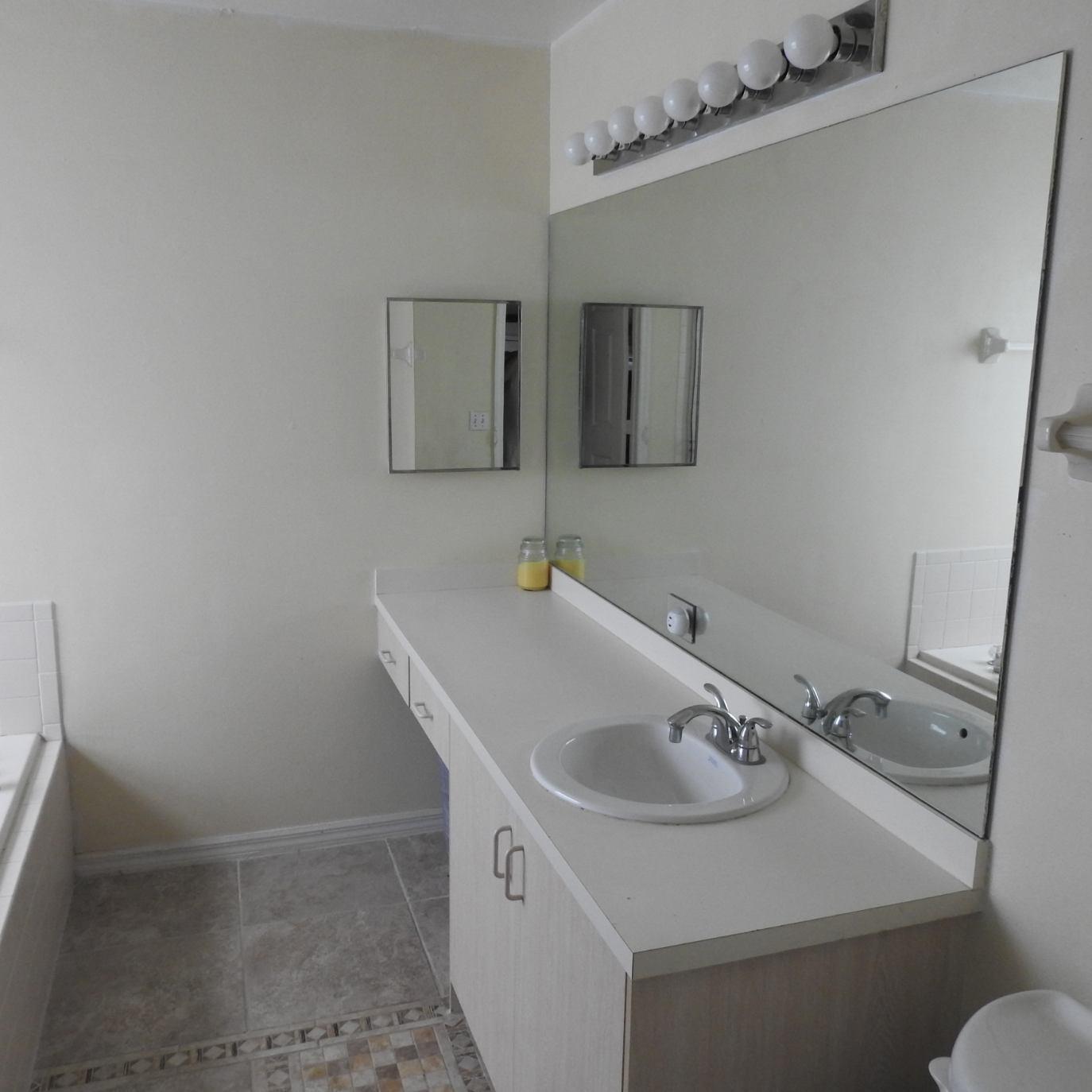 1470 Southeast Portillo Road Port St. Lucie, FL 34952 - Photo 19 of 42 Master Bath