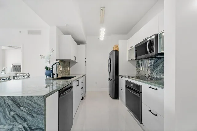 $8,000 | 550 Okeechobee Boulevard, Unit 1809, West Palm Beach, FL 33401