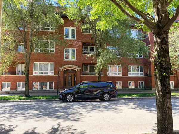 $2,985 | 1057 West Thorndale Avenue, Unit 2E, Chicago, IL 60660