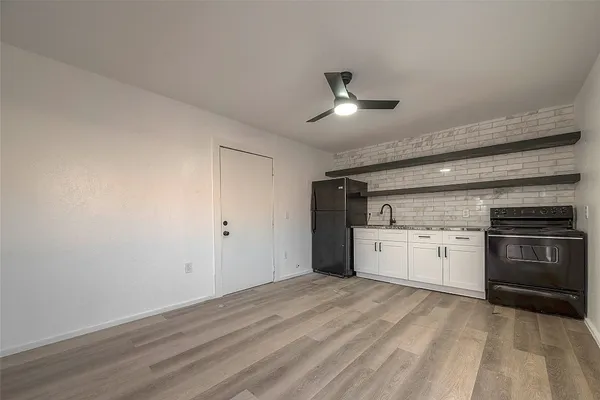 $995 | 3320 Hays Street, Unit B, Pasadena, TX 77503