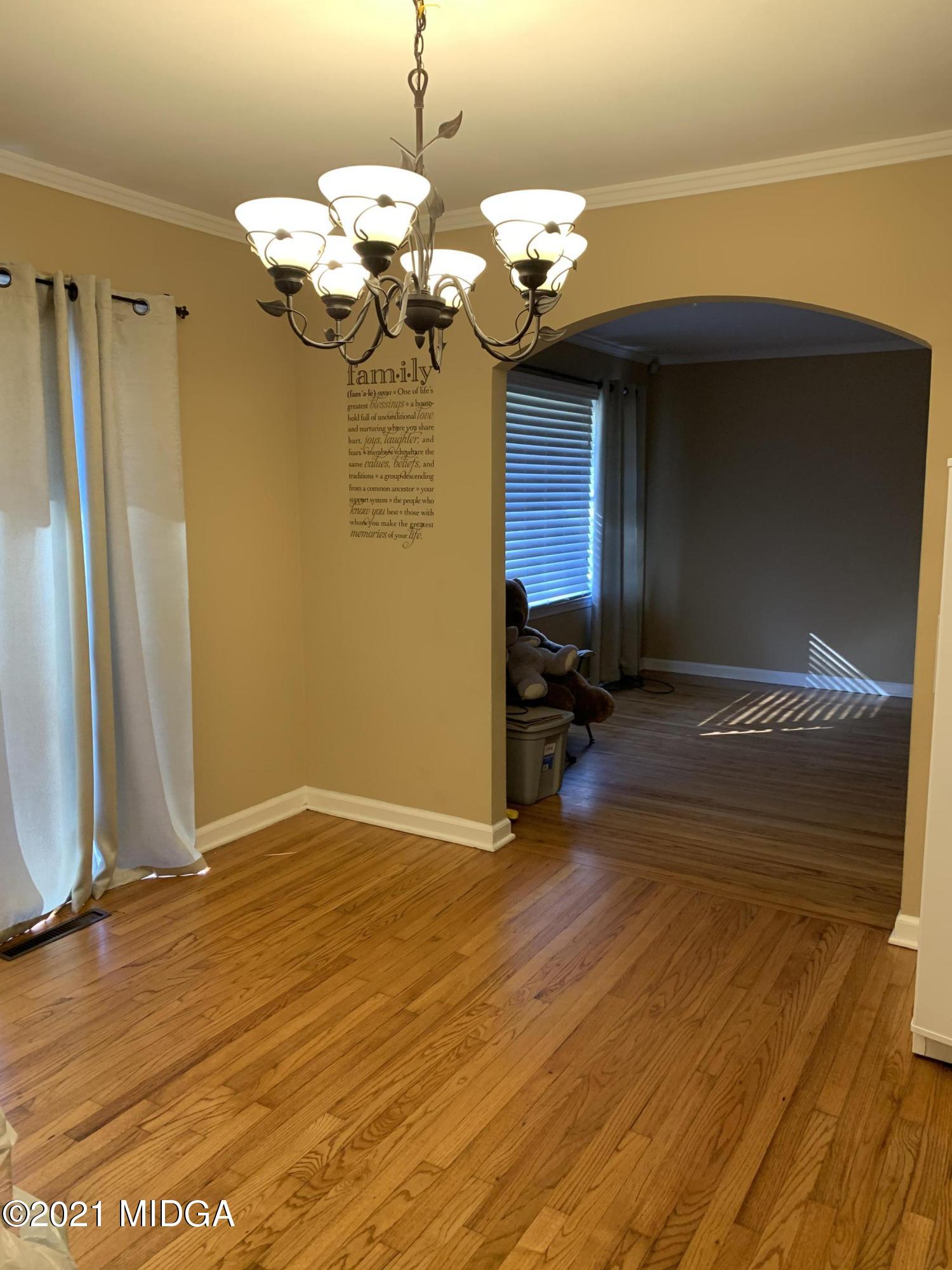 717 Windsor Road Macon, GA 31204 - Photo 17 of 22 Windsor dining & living room