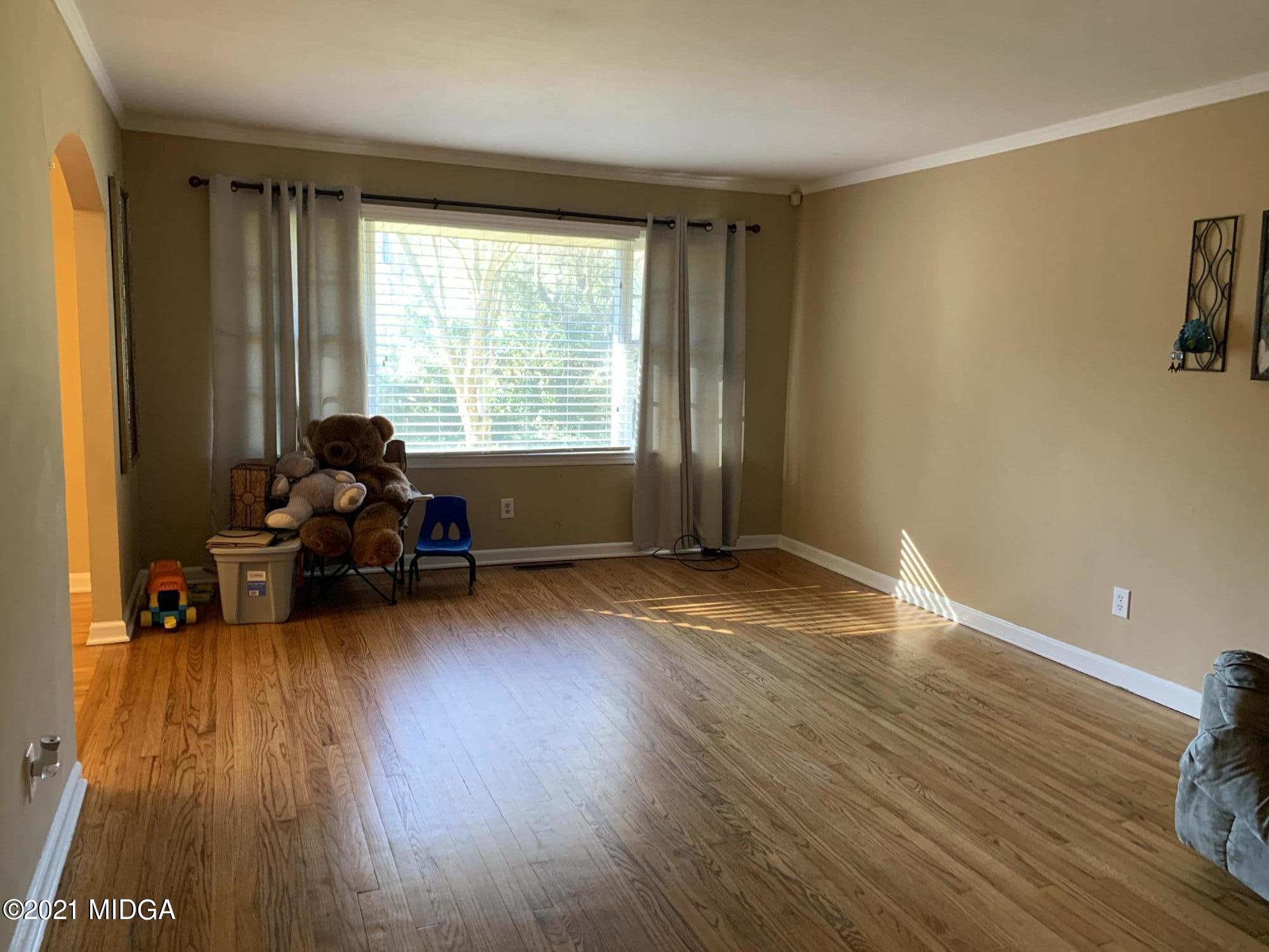 717 Windsor Road Macon, GA 31204 - Photo 18 of 22 Windsor empty living room