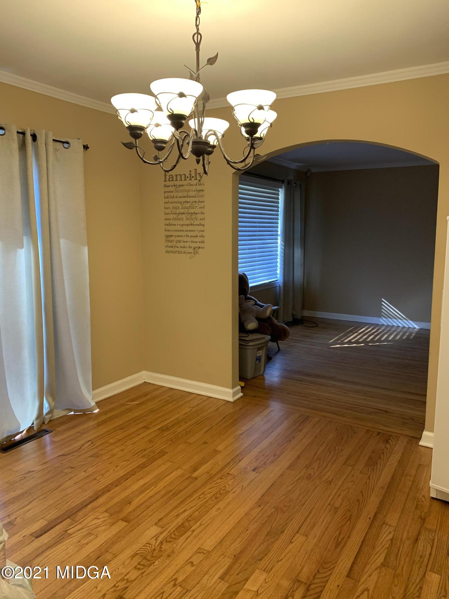 717 Windsor Road Macon, GA 31204 - Photo 20 of 22 Windsor living & dinning