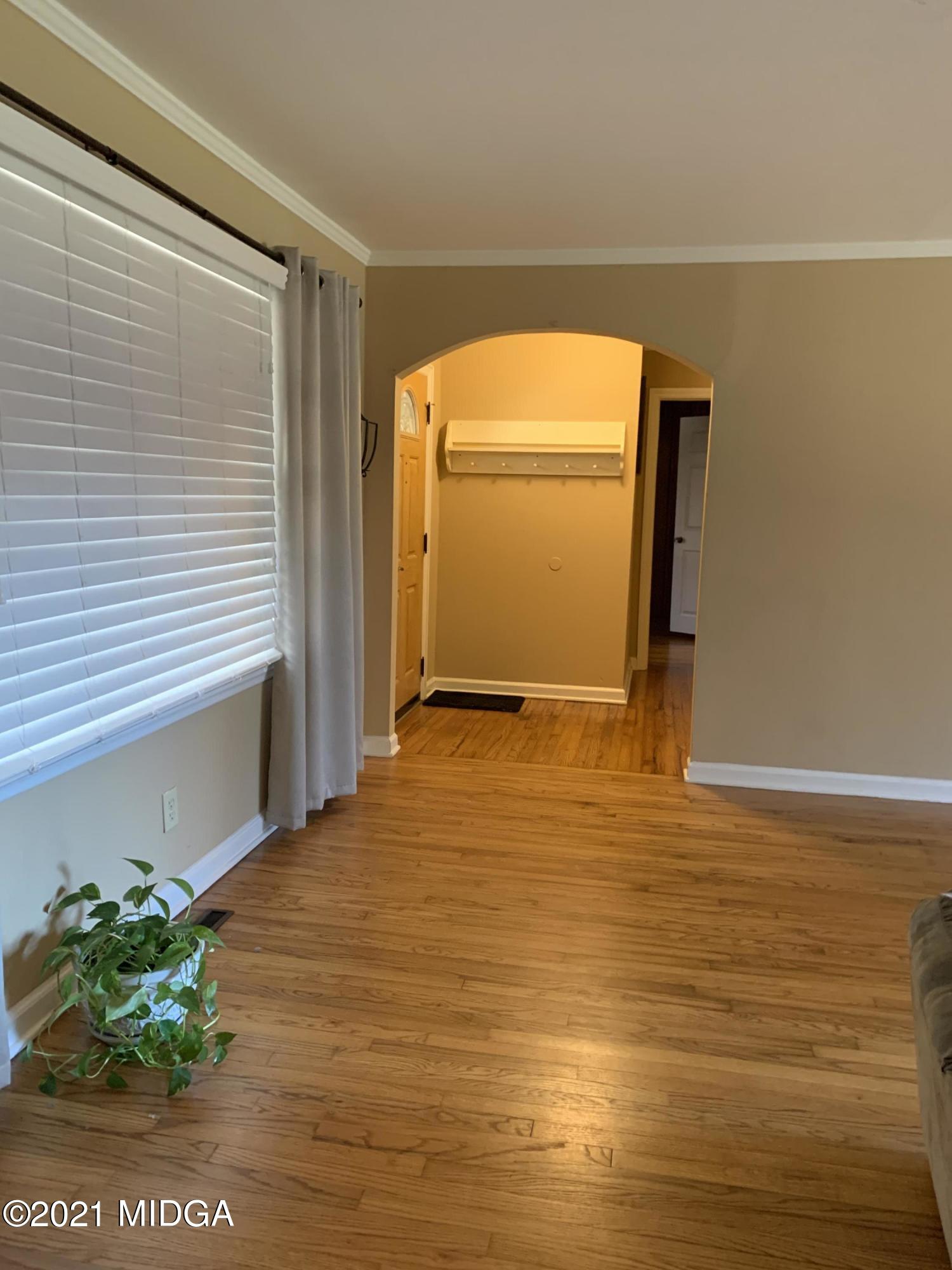717 Windsor Road Macon, GA 31204 - Photo 21 of 22 Windsor living room hall