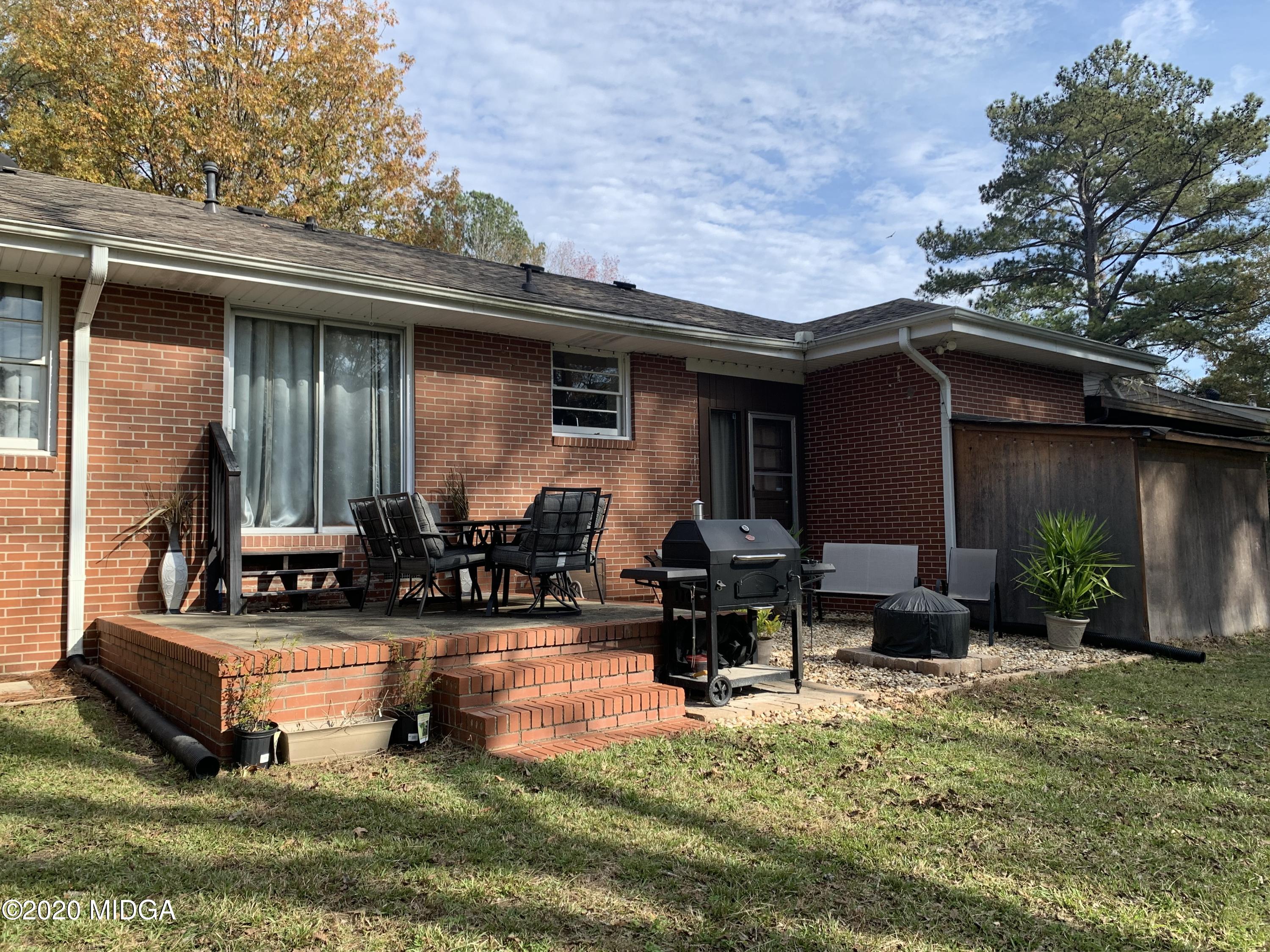 717 Windsor Road Macon, GA 31204 - Photo 4 of 22 Windsor deck 1