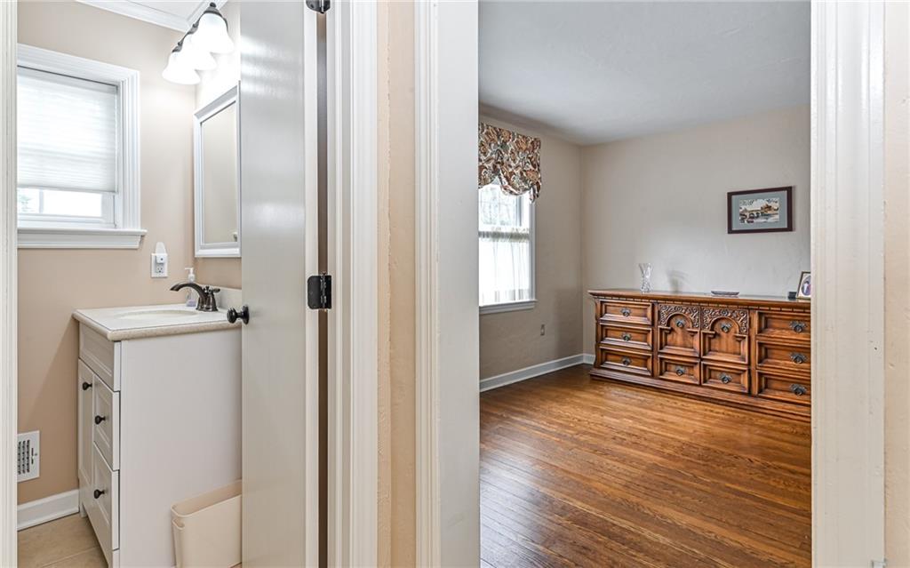 2305 Clearvue Road Pittsburgh, PA 15237 - Photo 13 of 40 Gallery Image 13