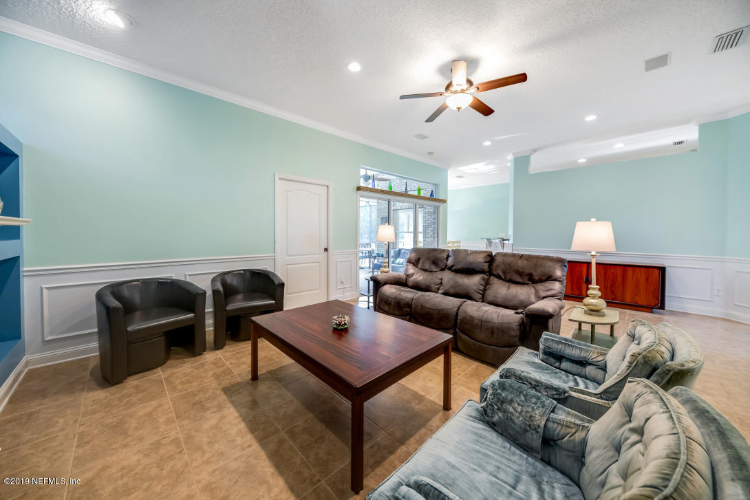 87465 Creekside Drive Yulee, FL 32097 - Photo 33 of 40 a living room with furniture