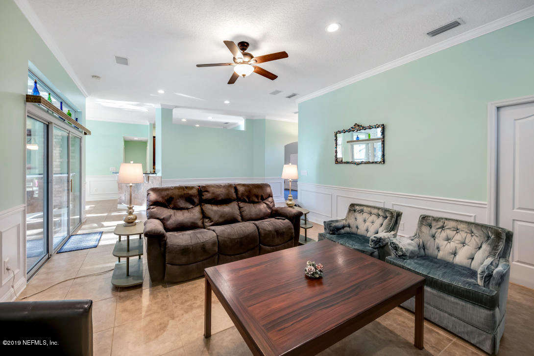 87465 Creekside Drive Yulee, FL 32097 - Photo 36 of 40 a living room with furniture