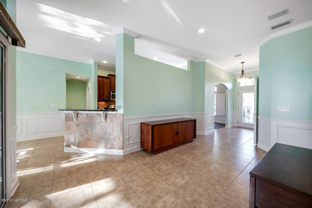87465 Creekside Drive Yulee, FL 32097 - Photo 37 of 40 a view of a hallway with a living room