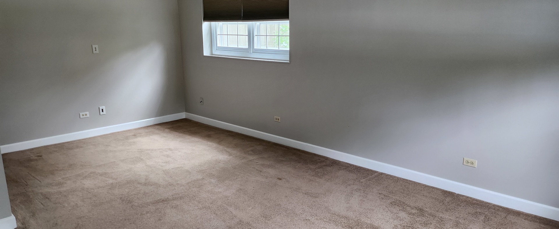 7306 West Mathews Drive Frankfort, IL 60423 - Photo 20 of 26 an empty room with a window