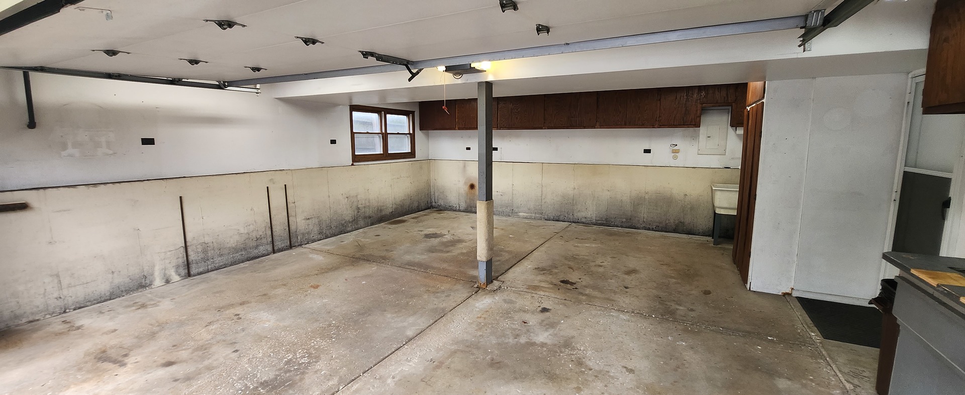 7306 West Mathews Drive Frankfort, IL 60423 - Photo 25 of 26 a view of a garage