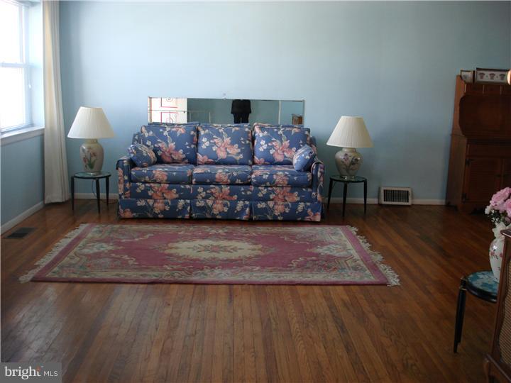9806 Hardy Road Philadelphia, PA 19115 - Photo 3 of 13 Gallery Image 3