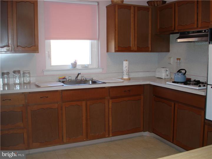 9806 Hardy Road Philadelphia, PA 19115 - Photo 5 of 13 Gallery Image 5