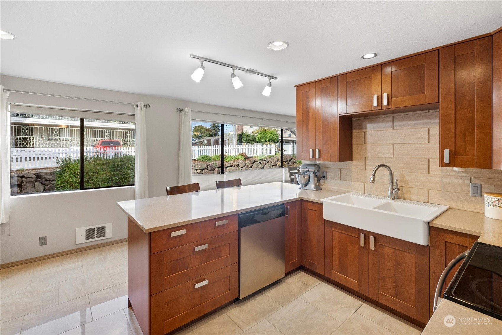 201 3rd Avenue North, Unit 102 Edmonds, WA 98020 - Photo 14 of 39 a kitchen with lots of counter space and a sink