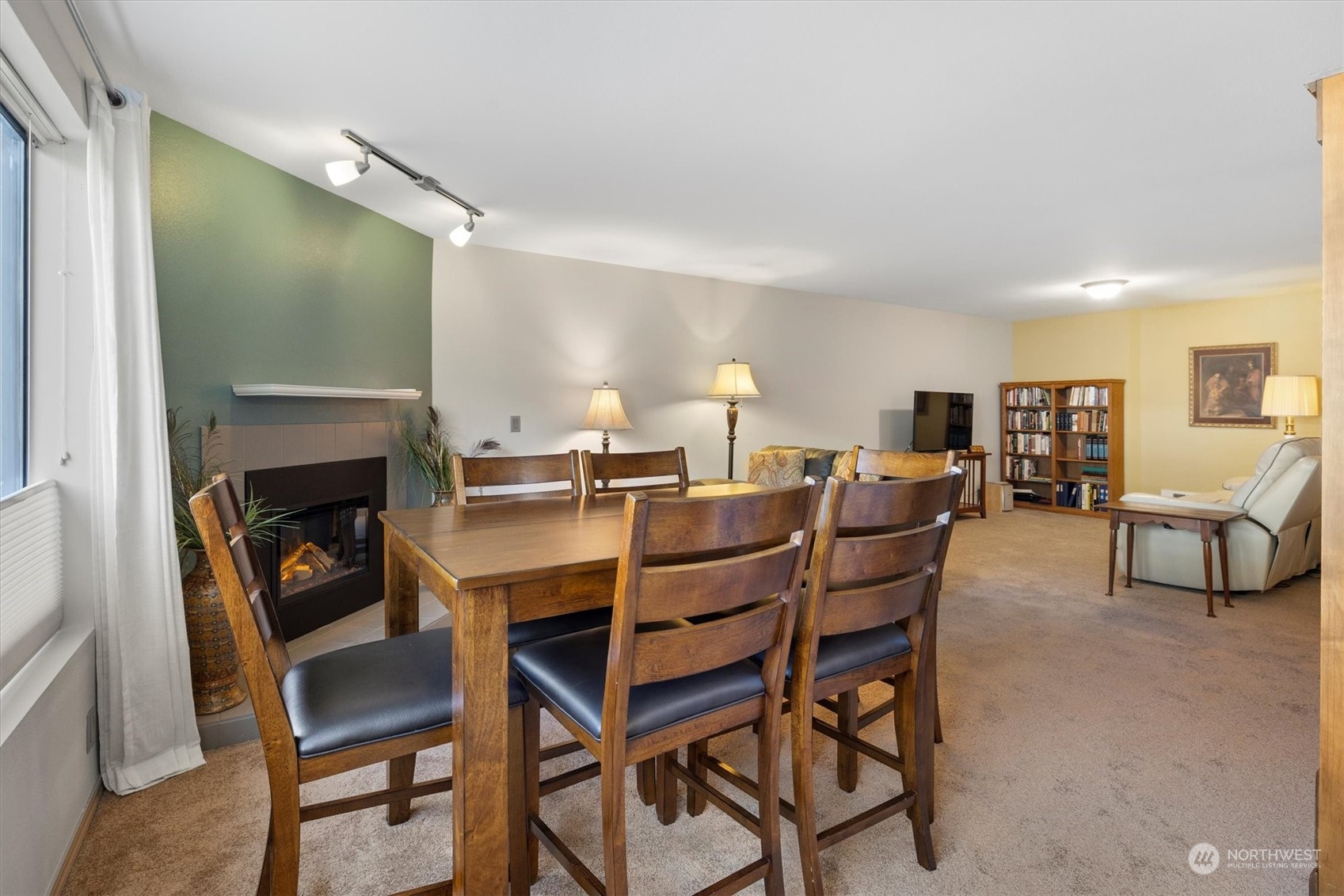 201 3rd Avenue North, Unit 102 Edmonds, WA 98020 - Photo 9 of 39 a dining room with furniture and window