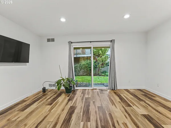 $239,900 | 445 North Hayden Bay Drive, Portland, OR 97217
