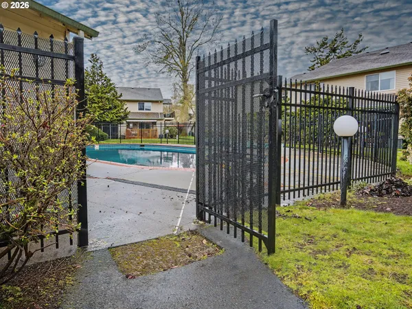 $239,900 | 445 North Hayden Bay Drive, Portland, OR 97217