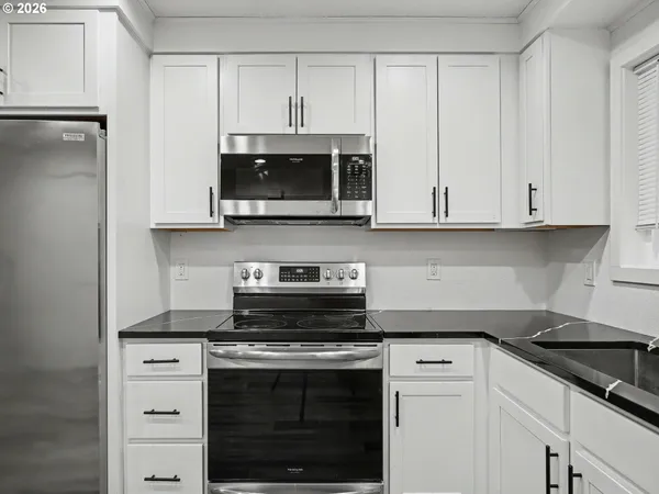 $239,900 | 445 North Hayden Bay Drive, Portland, OR 97217