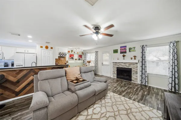 $267,000 | 38 Wineberry Place, The Woodlands, TX 77382