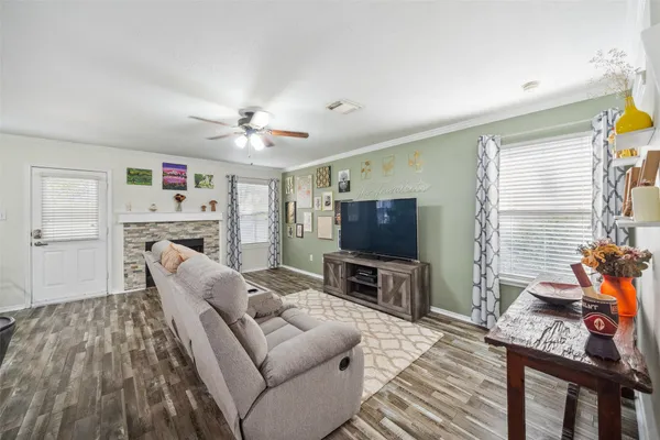 $267,000 | 38 Wineberry Place, The Woodlands, TX 77382
