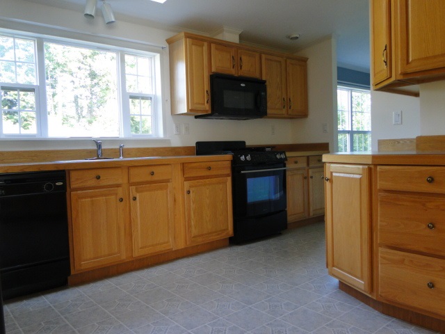 132 Freedom Hill Road Hampstead, NH 03841 - Photo 4 of 16