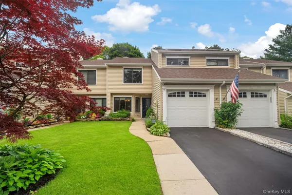 $4,000 | 4 Hidden Pines Way, Unit 4, Bohemia, NY 11716