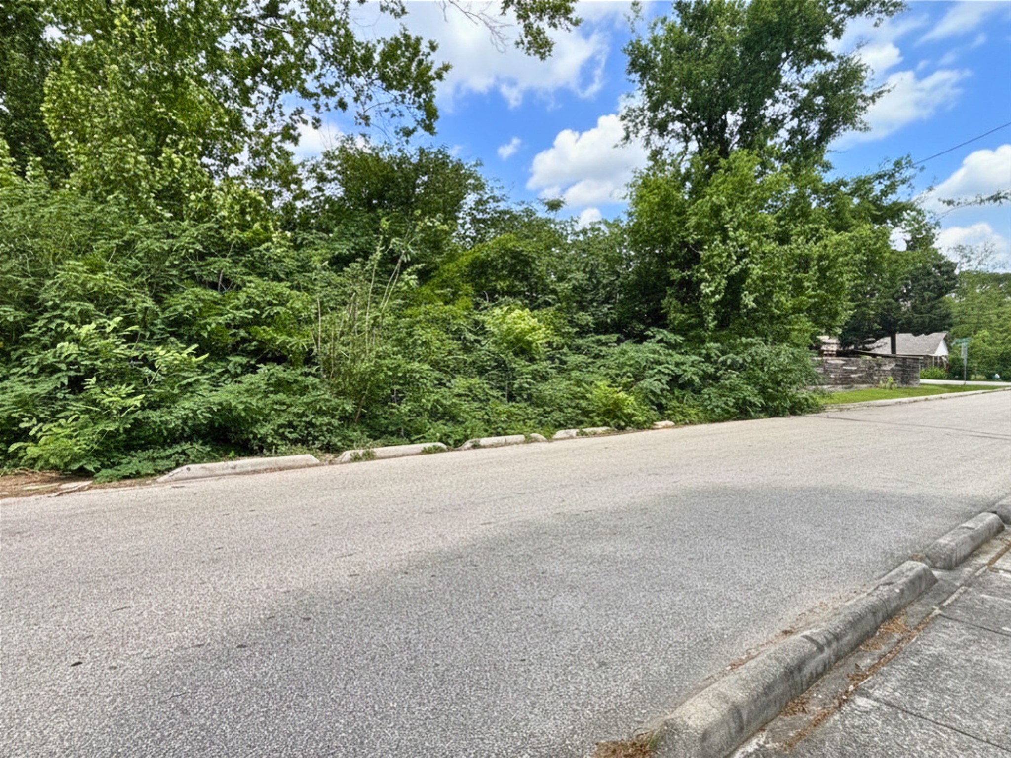 10311 Raymondville Road Houston, TX 77093 - Photo 3 of 8