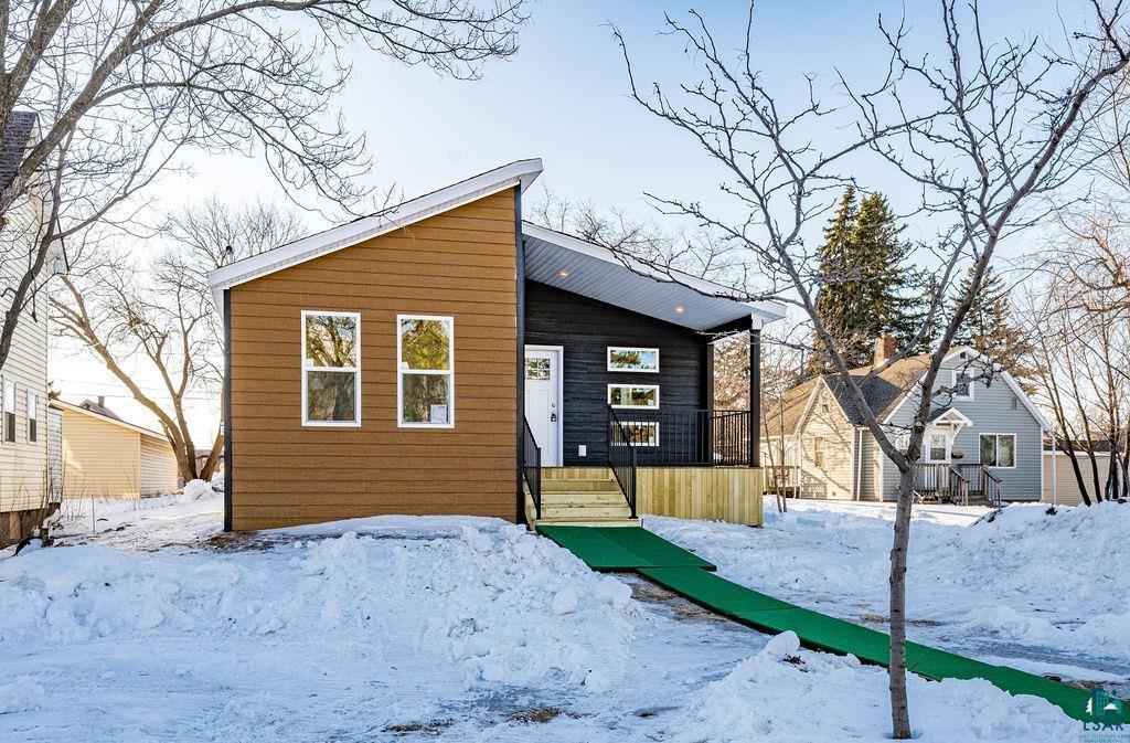 415 Cumming Avenue Superior, WI 54880 - Photo 2 of 26 View of front of home