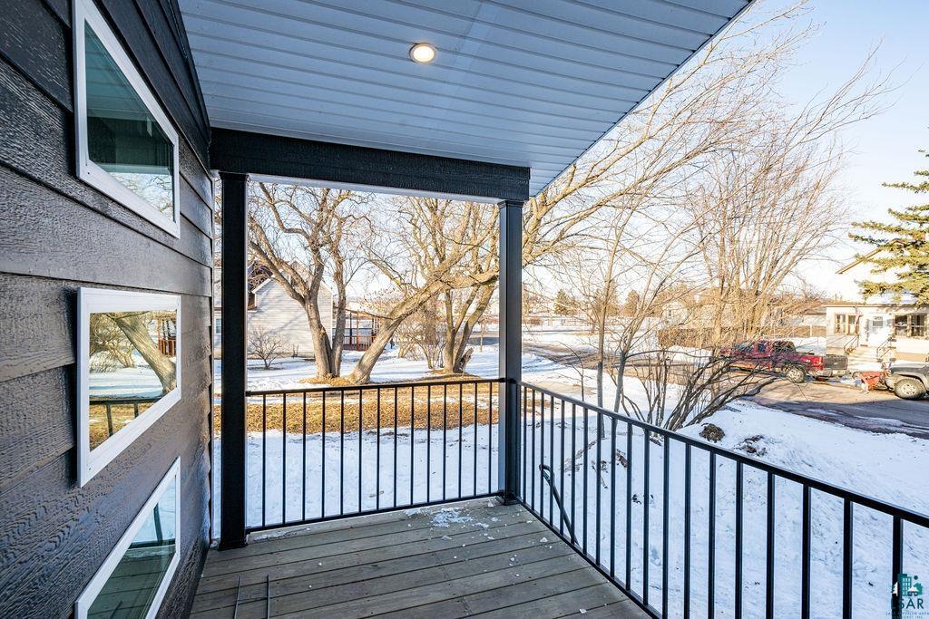 415 Cumming Avenue Superior, WI 54880 - Photo 22 of 26 Snow covered deck with a balcony