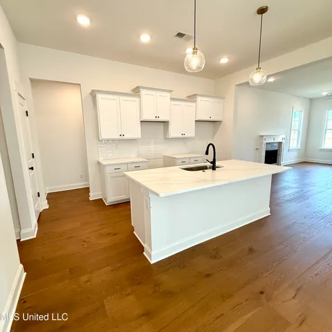 $362,900 | 607 Sunflower Street, Nesbit, MS 38651