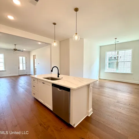 $362,900 | 607 Sunflower Street, Nesbit, MS 38651