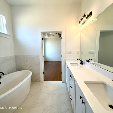 $362,900 | 607 Sunflower Street, Nesbit, MS 38651